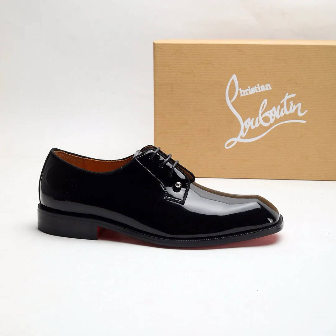 Batch 1,080 yuan 💰••New real shots••CL～High-end men’s 👔casual•loafers with red soles! ••🆑Genuine and top-quality goods from original orders ••✅💯 Purchase goods from top-quality original orders! Original imported patterned cowhide ➕Imported cowhide lining ➕Cowhide feet ➕Original leather outsole~🉑️Feel free to compare the authentic ones! Size: 38-44 (45.46.47 can be customized)